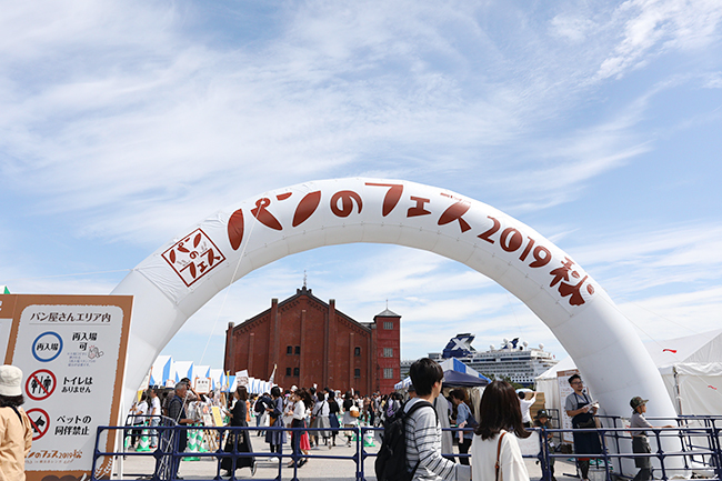 最高のパンと出会える日本最大級の“パンの祭典”「パンのフェス2021初夏 in 横浜赤レンガ」が2021年6月18日（金）〜20日（日）横浜赤レンガ倉庫イベント広場で開催！港町横浜に地元神奈川の人気店、遠方の名店まで全国のパン屋さんが出店！