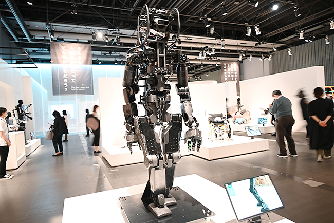 ASIMOやaiboなどの人気ロボットをはじめ、130点ものロボットが大集結した国内展覧会史上最大規模となるロボット展、特別展「きみとロボット ニンゲンッテ、ナンダ？」（きみロボ展）が、2022年3月18日（金）から日本科学未来館で開催、行ってきました！