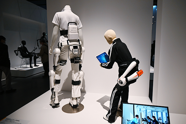 ASIMOやaiboなどの人気ロボットをはじめ、130点ものロボットが大集結した国内展覧会史上最大規模となるロボット展、特別展「きみとロボット ニンゲンッテ、ナンダ？」（きみロボ展）が、2022年3月18日（金）から日本科学未来館で開催、行ってきました！