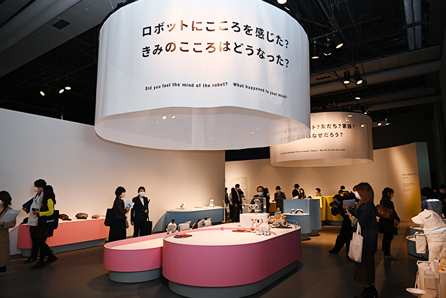 ASIMOやaiboなどの人気ロボットをはじめ、130点ものロボットが大集結した国内展覧会史上最大規模となるロボット展、特別展「きみとロボット ニンゲンッテ、ナンダ？」（きみロボ展）が、2022年3月18日（金）から日本科学未来館で開催、行ってきました！