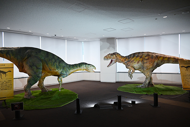大迫力の恐竜が目の前に迫る圧倒的な恐竜体験ができるライブエンターテインメント「DINO SAFARI 2022〜未来のヒカリ〜」が2022年4月27日（水）〜5月8日（日）のゴールデンウィークに渋谷ヒカリエで開催！DINO SAFARI 2022に行ってきた体験レポート！