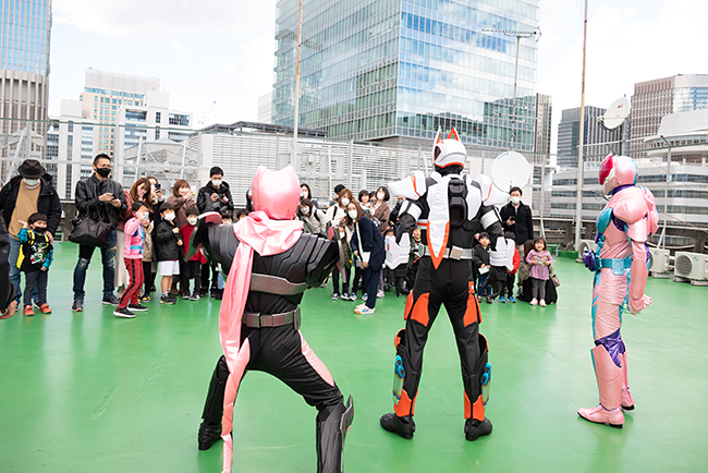 映画『仮面ライダーギーツ×リバイス MOVIEバトルロワイヤル』親子試写会開催レポートの写真