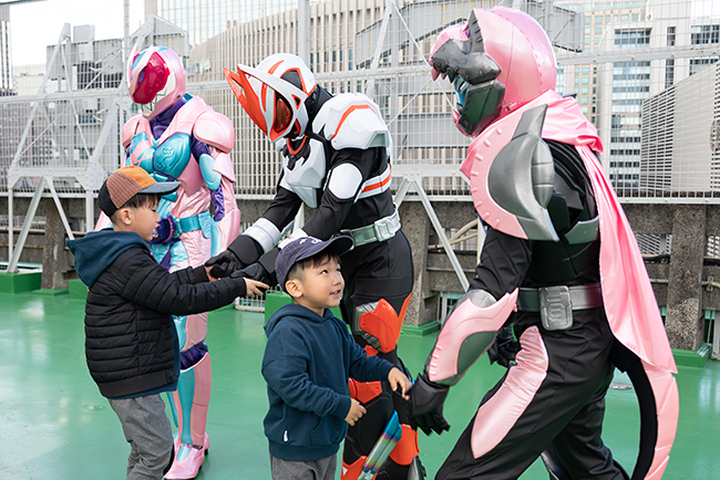 映画『仮面ライダーギーツ×リバイス MOVIEバトルロワイヤル』親子試写会開催レポートの写真