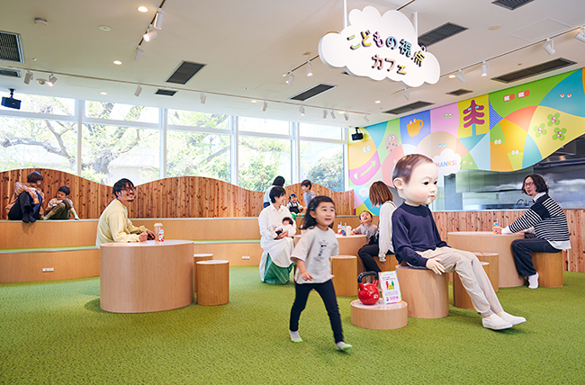 「ITOCHU SDGs STUDIO KIDS PARK（伊藤忠 SDGs スタジオ キッズパーク）」併設の「こどもの視点カフェ」の写真