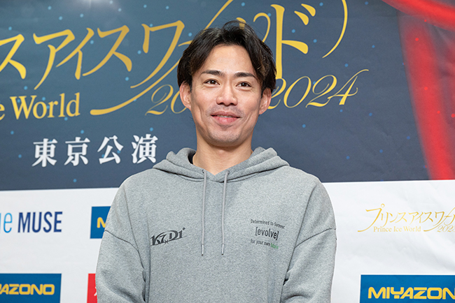 「プリンスアイスワールド 東京公演」に参加する高橋大輔さんとプリンスアイスワールド男性キャプテンの小林宏一さんの写真