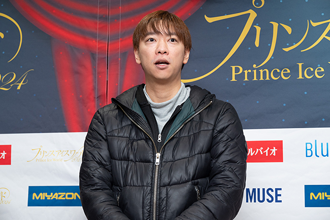 「プリンスアイスワールド 東京公演」に参加する高橋大輔さんとプリンスアイスワールド男性キャプテンの小林宏一さんの写真