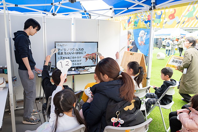 子どもたちが夢中で遊び・学ぶ「AKASAKA あそび！学び！フェスタ」の写真