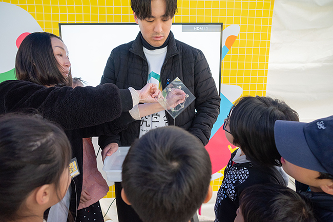 子どもたちが夢中で遊び・学ぶ「AKASAKA あそび！学び！フェスタ」の写真