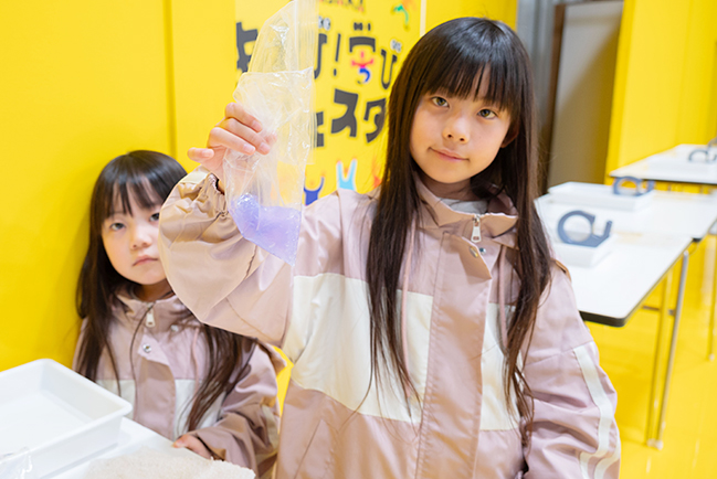 子どもたちが夢中で遊び・学ぶ「AKASAKA あそび！学び！フェスタ」の写真