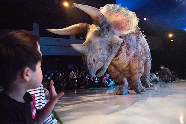 恐竜ライブショー「DINO SAFARI 2024（ディノサファリ2024）」体験レポートの写真