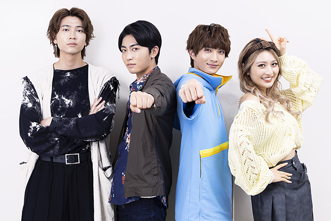 夏休み映画『仮面ライダーガヴ お菓子の家の侵略者』のキャスト、知念英和さん、日野友輔さん、宮部のぞみさん、庄司浩平さんにインタビューの写真