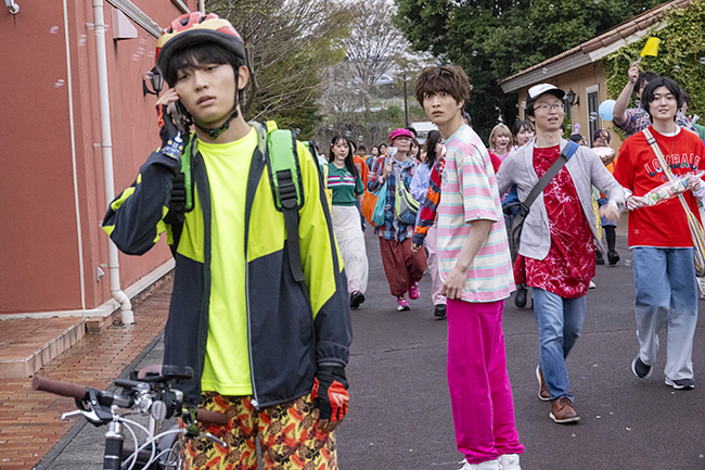 夏休み映画『仮面ライダーガヴ お菓子の家の侵略者』の画像
