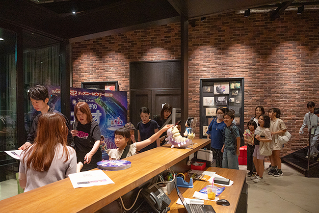ディズニー&ピクサー最新作『星つなぎのエリオ』キッズイベント親子試写会の写真