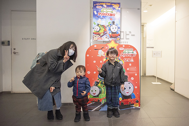 DAIGOさん、倉田瑛茉さんが登場した『映画 きかんしゃトーマス サンタをさがせ！パーシーのクリスマス急行』完成披露上映会レポートの写真