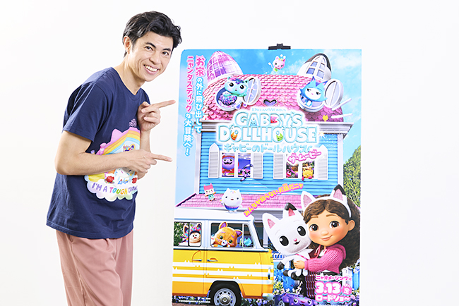 映画『ギャビーのドールハウス ザ・ムービー』小島よしおさんインタビューの写真