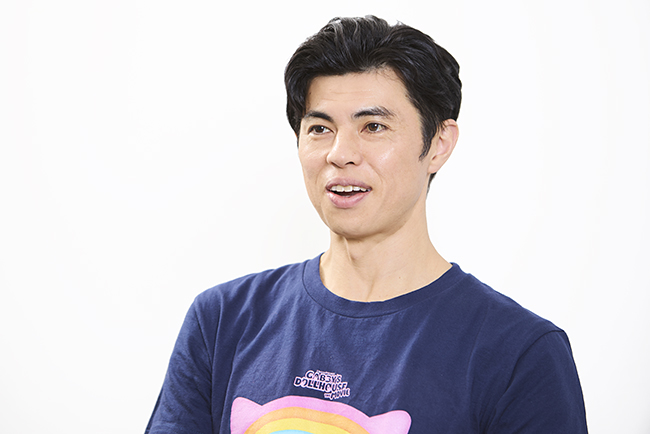 映画『ギャビーのドールハウス ザ・ムービー』小島よしおさんインタビューの写真