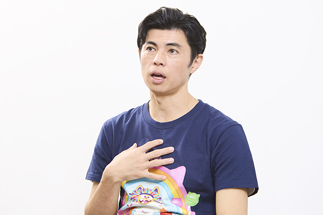 映画『ギャビーのドールハウス ザ・ムービー』小島よしおさんインタビューの写真