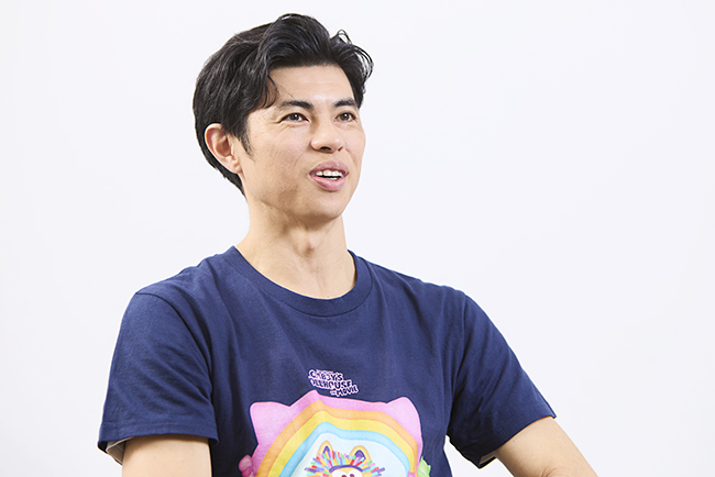 映画『ギャビーのドールハウス ザ・ムービー』小島よしおさんインタビューの写真