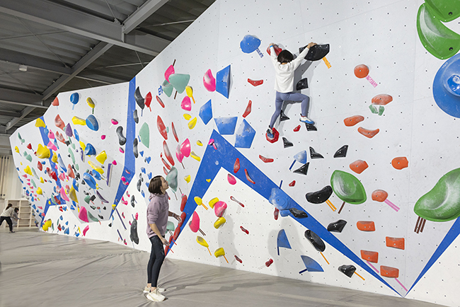 2026年3月8日（日）に開催された「アーバン ウーマン 2026」のスポーツクライミング体験会の様子