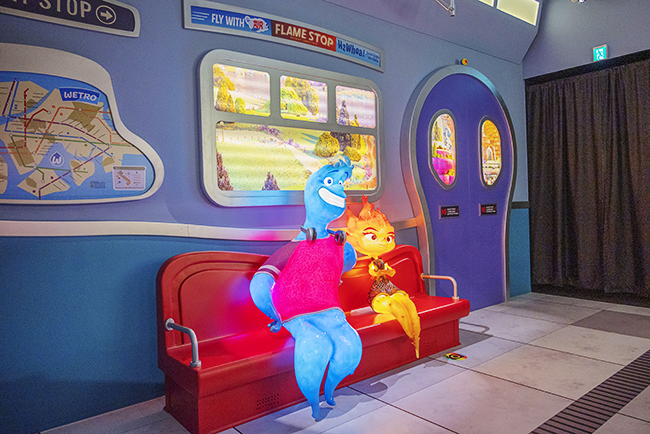 ピクサーの世界展（豊洲会場）の映画『マイ・エレメント』の部屋のウェイドとエンバー