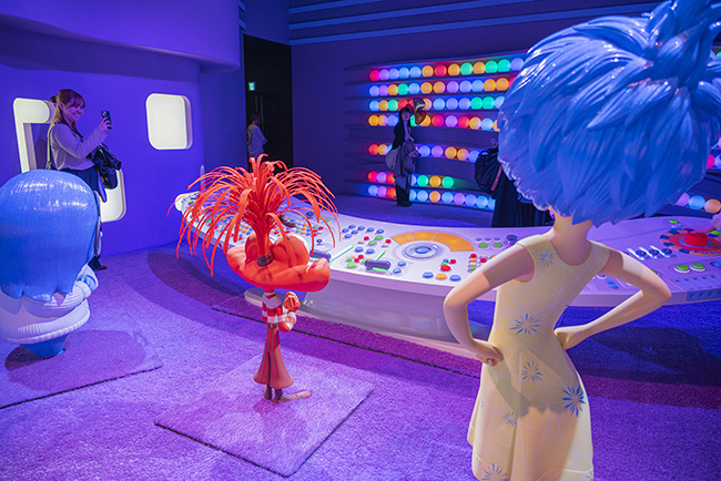 ピクサーの世界展（豊洲会場）の映画『インサイド・ヘッド』の部屋のライリーの頭の中の司令部