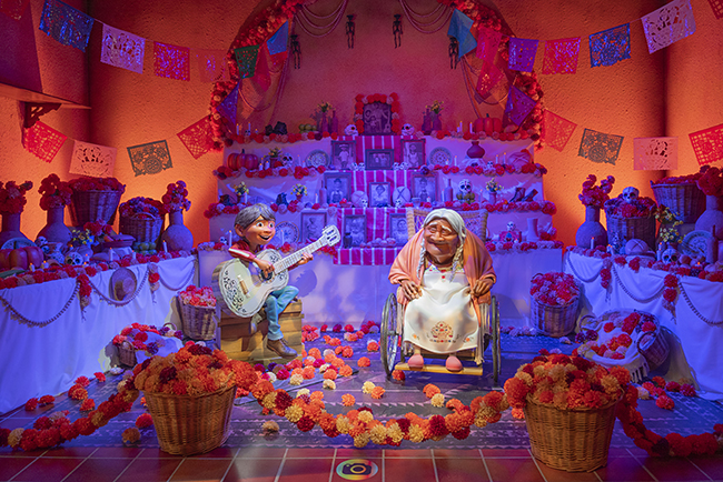 ピクサーの世界展（豊洲会場）の映画『リメンバー・ミー』の部屋のミゲルとママ・ココ