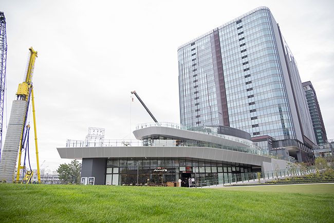 2026年3⽉28⽇(⼟)まちびらきを迎える「大井町トラックス」トラックスパークからの全景