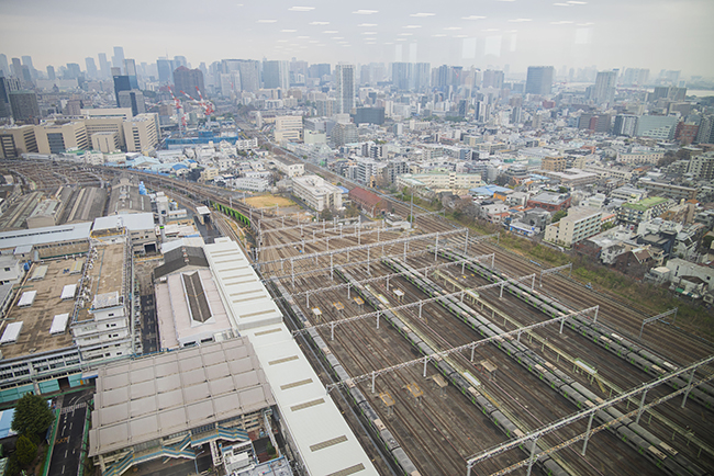 2026年3⽉28⽇(⼟)まちびらきを迎える「大井町トラックス」から見えるJR東日本の東京総合車両センター