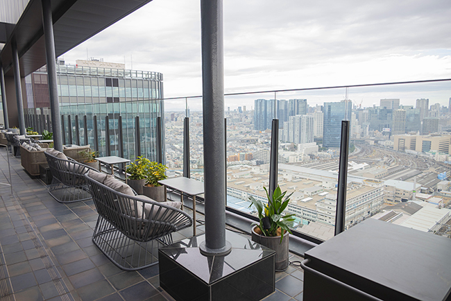 「ホテルメトロポリタン 大井町トラックス」26階にある「ザ トラベラーズハウス ルーフトップバー」からの眺望