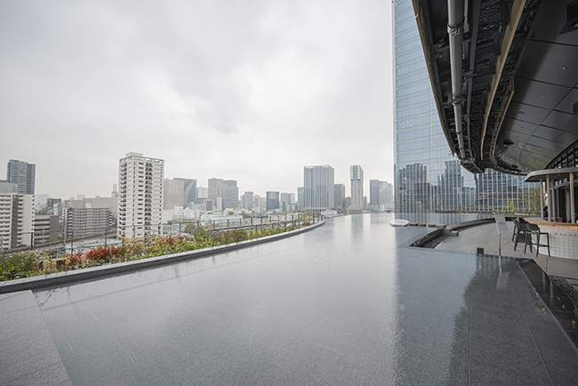 「モン タカナワ:ザ ミュージアム オブ ナラティブズ」屋上の月見テラス