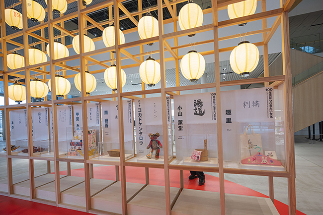 「モン タカナワ:ザ ミュージアム オブ ナラティブズ」2階のメインエントランスにある体験型アートワーク「未来文化の門」