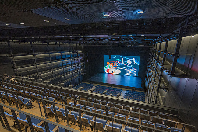 「モン タカナワ:ザ ミュージアム オブ ナラティブズ」地下1階「Box1000」最新のライブ空間