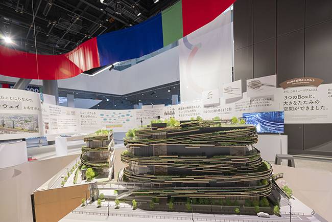 「モン タカナワ:ザ ミュージアム オブ ナラティブズ」の「Box300」では「ひらけ モン!展 ーはじまりの物語」が開催