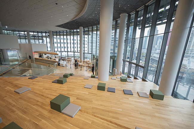 「モン タカナワ:ザ ミュージアム オブ ナラティブズ」3階のトレインテラス