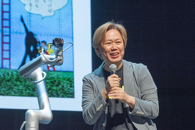 『マンガローグ:火の鳥』のトークショーに登壇した朴正義氏