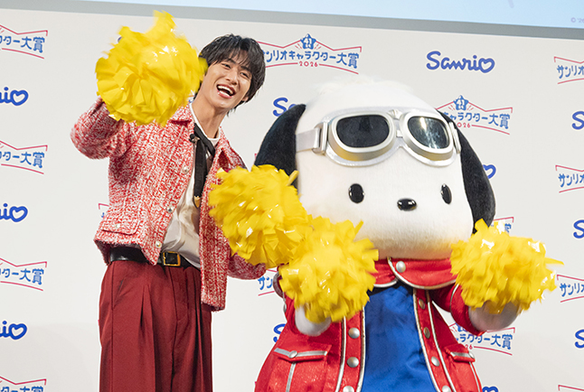 「2026年サンリオキャラクター大賞」開幕イベントで新生活を迎える人たちに決め台詞ならぬ “決めエール” を届ける企画に挑戦するM!LKの曽野舜太さんとポチャッコ