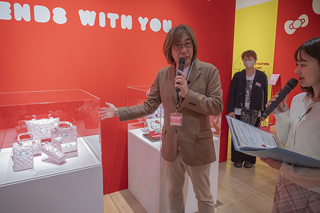 「サンリオ展 FINAL ver. ニッポンのカワイイ文化60年史」でギャラリートークを行うサンリオの高桑秀樹氏