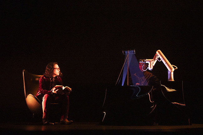 モン タカナワで開催の『マンガローグ：火の鳥』ゲネプロにマンガローガーとして登場した又吉直樹さん