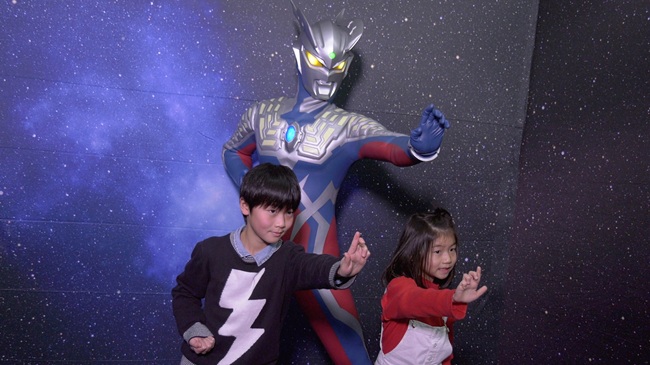 ウルトラヒーローと写真撮影できるウルトラショットの写真