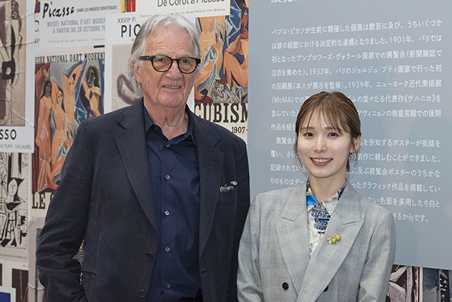 特別展「ピカソ meets ポール・スミス 遊び心の冒険へ」の内覧会に登場した松岡茉優さんとポール・スミスさん