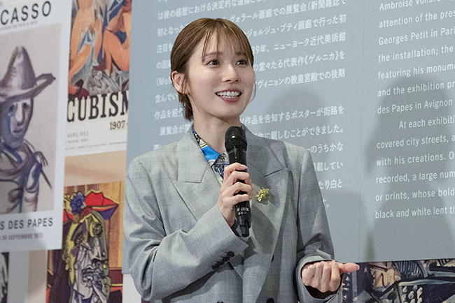特別展「ピカソ meets ポール・スミス 遊び心の冒険へ」の内覧会に登場した松岡茉優さん