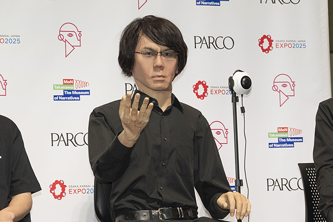 「いのちの未来+(プラス)」記者発表に登壇した石グロイド