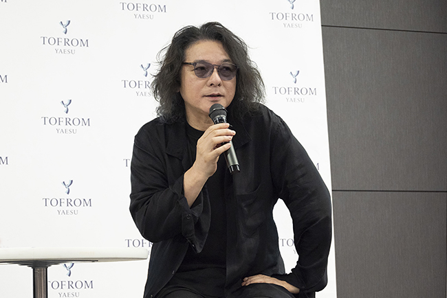 トフロム八重洲タワーのパブリックアート「人魚の街」の映画監督の岩井俊二氏